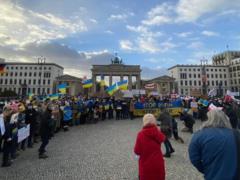 Украинцы в Берлине провели акцию против войны в Украине