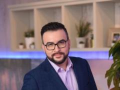 Руслан Сеничкин впервые показал своих сестер-двойняшек