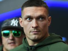 Усик приступил к тренировкам в составе футбольного клуба
