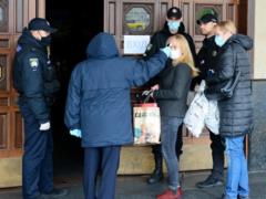 В  желтой  зоне осталось только две области