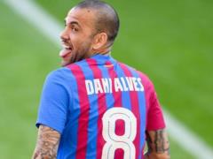 Barcelona will not include Dani Alves in Europa League bid