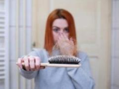 Experts called a simple action that protects against hair loss after 65 years
