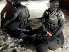 Похитили мужчину и вымогали деньги: в Киеве задержали трех полицейских из Днепра