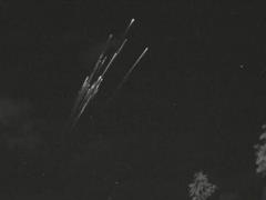 Часть спутников Starlink сгорела в атмосфере, астрономы сняли это на видео