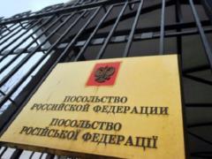 РосСМИ сообщают, что российские дипломаты начинают покидать Украину