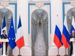 Макрон и Путин почти два часа обсуждали ситуацию в Украине