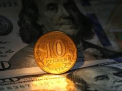 Российский фондовый рынок и рубль начали неделю с падения на фоне ситуации вокруг Украины