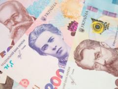Гривна заметно укрепилась после новости об отводе войск РФ