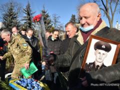 В Киеве почтили память участников боевых действий погибших на территориях других государств - фоторепортаж