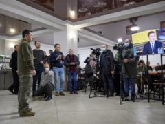 Зеленский: Ситуация на границах Украины контролируемая, но отвод российских войск пока не фиксируется