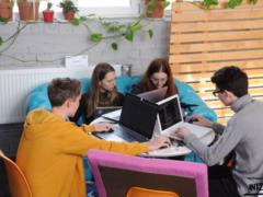 18-19-летним жителям Уэльса будут платить по $2000 в месяц, чтобы «подготовить ко взрослой жизни»