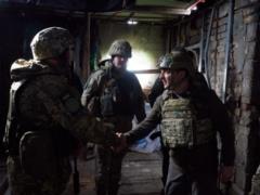 Зеленский посетил передовые позиции военных на Донбассе
