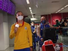 Украинский спортсмен Александр Абраменко вернулся на родину из Пекина
