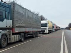 На границе с РФ в Харьковской области очередь из грузовиков