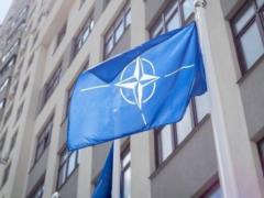 НАТО увозит персонал своего представительства из Киева