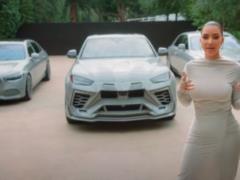 Ким Кардашян провела видеоэкскурсию по своему дому и похвасталась роскошными машинами