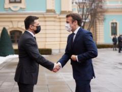 Макрон похвалил Зеленского за хладнокровие и шаги по деэскалации на Донбассе