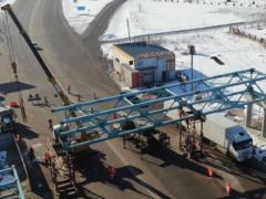 В Харькове возле экопарка строят надземный пешеходный переход