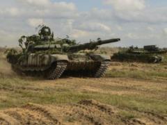 Под Киевом военные взорвали мост, остановив колонну российских танков