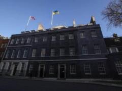 Джонсон вывесил над своей резиденцией на Даунинг стрит украинский флаг