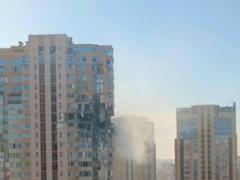В Киеве снаряд попал в многоэтажку