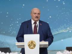 Макрон призвал Лукашенко отказаться от российского вассалитета