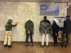 В метро Киева задержали пятерых диверсантов