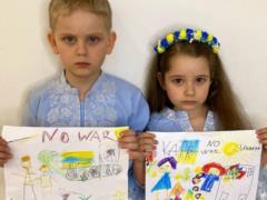 Заплакані діти Катерини Бужинської попросили зупинити війну в Україні