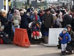 За неделю войны с Россией из Украины выехало около миллиона беженцев