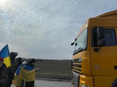 В Польше полиция оцепила протестующих, которые блокировали российские и белорусские фуры