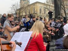 Львівські музиканти виступили на вулицях міста, закликавши світ підтримати Україну