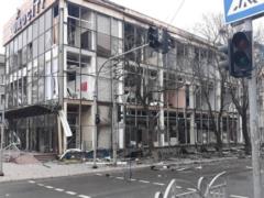 Оккупанты сбросили бомбы на школу искусств в Мариуполе