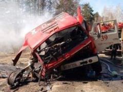 Под Киевом автомобиль ГСЧС подорвался на мине - пострадали 8 спасателей