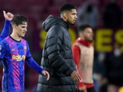Difficulties were blamed on the continuation of Gavi ta Araujo s contracts in Barcelona