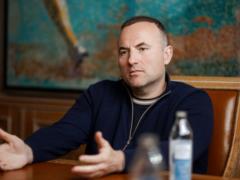 Rolling Stone: Oligarch Fuchs paid people in Kharkiv to paint swastikas on the walls before the Russian invasion