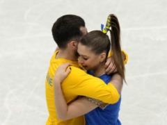 После трех недель под обстрелами. украинские фигуристы эмоционально выступили на ЧМ по фигурному катанию
