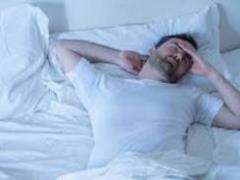 Подергивания при засыпании – когда нужно беспокоиться: объясняет врач