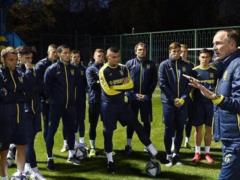 Чоловіча та жіноча збірні України зіграють не раніше червня