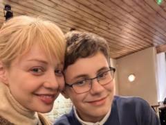 13-year-old son of Tina Karol bought sweets with pocket money to meet Ukrainian refugees in Warsaw
