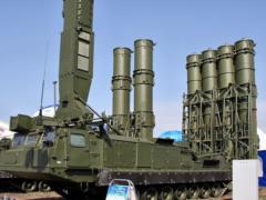 In Belarus, a convoy with S-300 missile systems follows the Ukrainian border