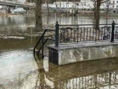 Из-за подрыва дамбы из берегов вышел Северский Донец
