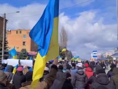 В Каховке оккупанты открыли огонь по участникам проукраинского митинга