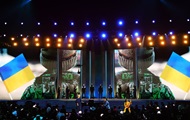 Mika Newton sang a song about freedom with John Legend at the Grammys