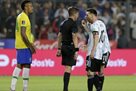 Brazil and Argentina replay the match in the middle of the black