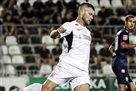 Корона орендувала Петрова