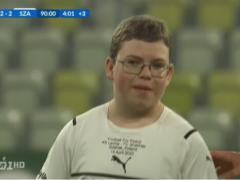  До слез :  Шахтер  в благотворительном матче дал забить гол 12-летнему подростку, пережившему бомбардировки Мариуполя