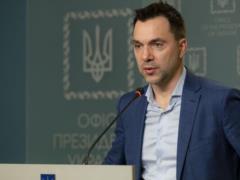 Attempts by invaders to break through in eastern Ukraine failed - Arestovich