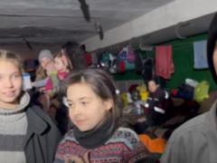 Полк  Азов  показал, как помогает гражданским с детьми в подвалах  Азовстали 