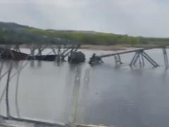The railway bridge across the Seversky Donets was blown up on the line of the offensive of the Russian troops on Slavyansk