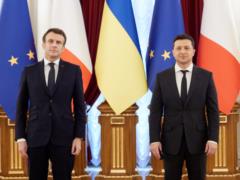Макрон подтвердил Зеленскому готовность работать над «восстановлением суверенитета и территориальной целостности Украины»
